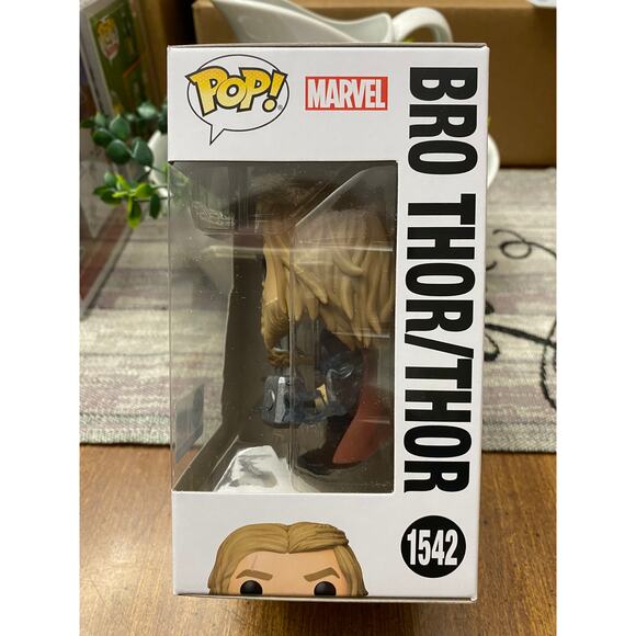 Funko Pop Marvel:  The Infinity Saga - Bro Thor/Thor - Picture 2 of 6